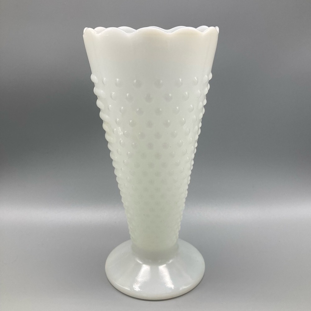 Anchor Hocking Milk Glass Hobnail Trumpet Vase/Wedding/Flower Arrangements /Gift - Picture 1 of 8